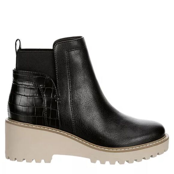 Dolce Vita Rango Lug Heel Ankle Booties - Picture 2 of 6